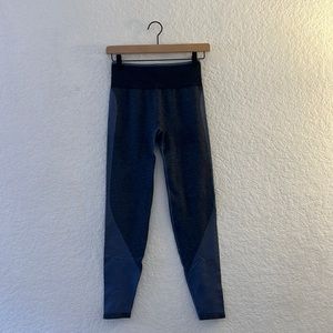 Pink Seamless Blue Leggings